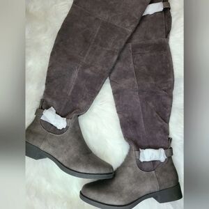 SZ 9.5 Over the knee flat Grey boots